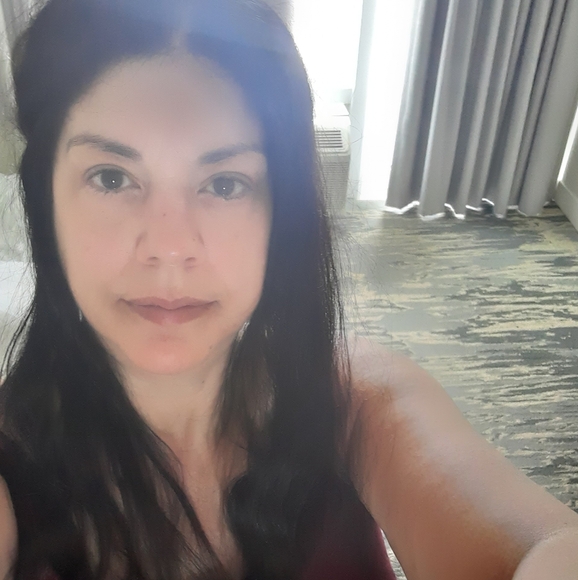 Meet your Posher, Jennifer - Picture 2 of 2